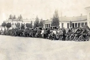площадь Ленина (Соборная).  Участники автопробега Николаев-Одесса  Фото: первая половина 1930-х