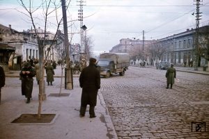 Соборна – кут Шевченка. Звичайний день. На перехресті – німецький регулювальник. Автор - Evgeny Paramonov
