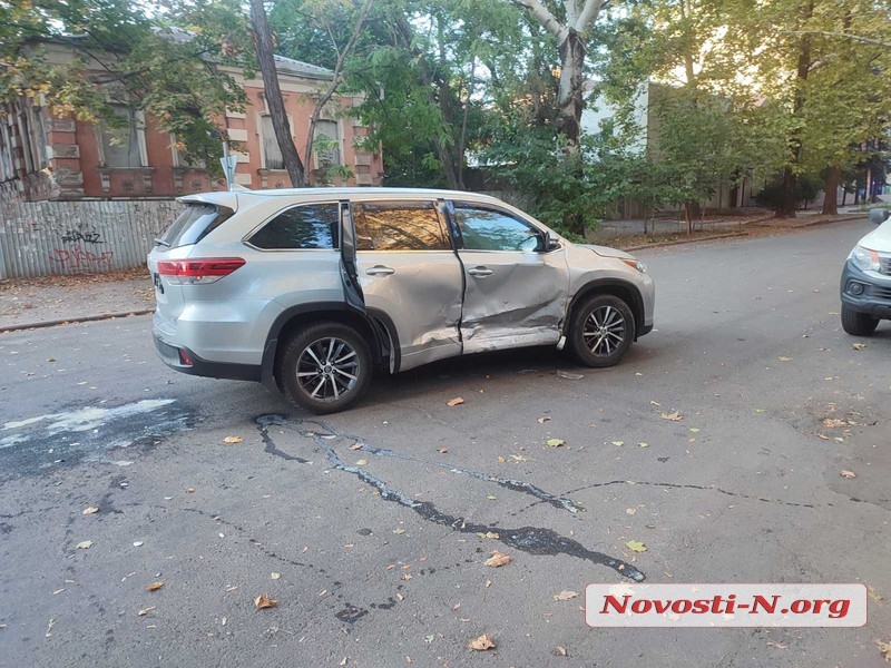 У Миколаєві зіткнулися Toyota і Chevrolet: п'ятеро постраждалих, у тому числі двоє дітей